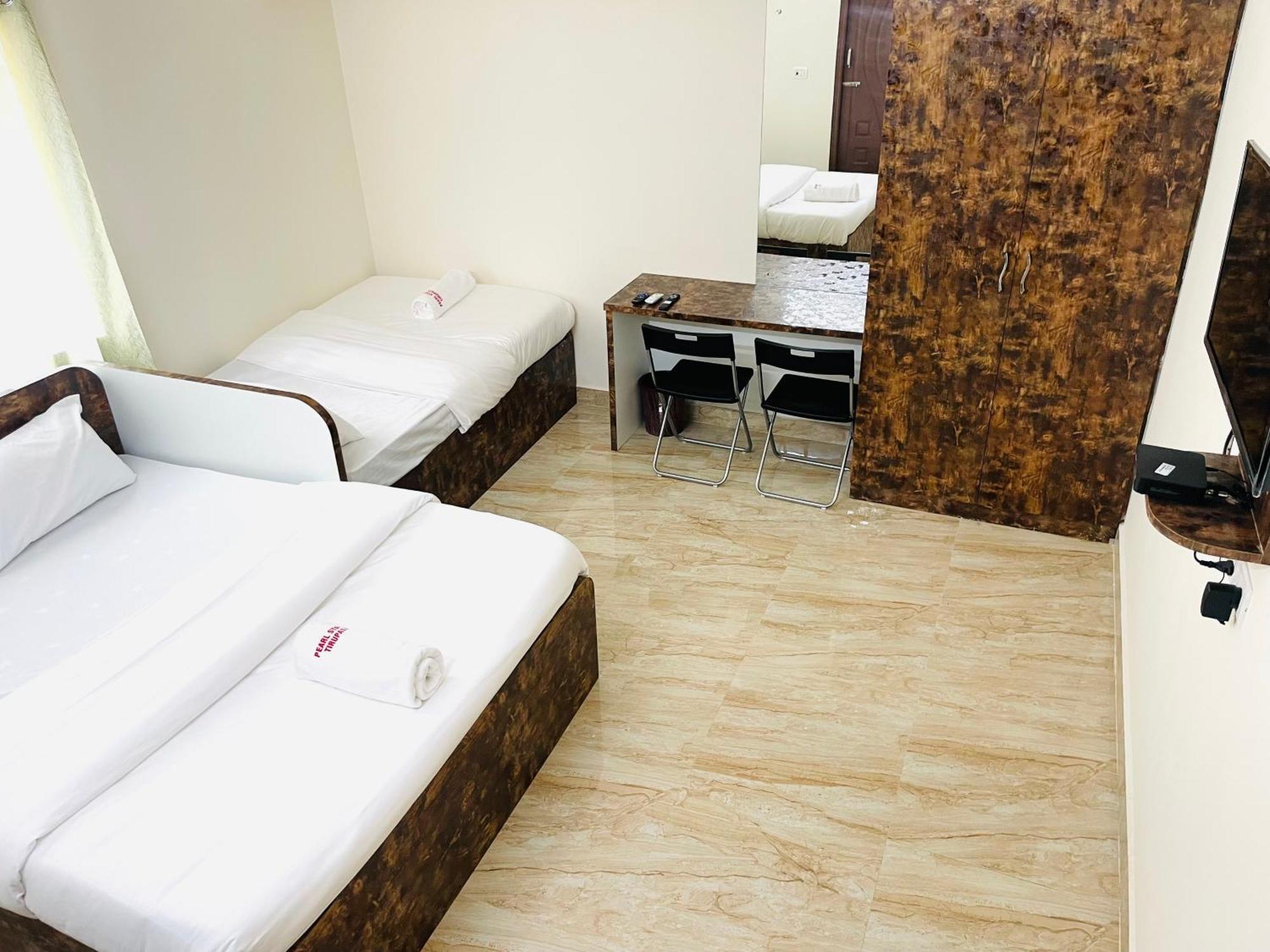 Pearl Stays, Tirupati - Very Convenient For The People Coming From Bangalore And Chennai - You Can Skip City Traffic While Reaching Any Temple In Tirupati - Covered Parking - 24Hrs Front Desk And Hot Water - Free Wifi - Flexible Checkin-In Check-Out Exterior foto